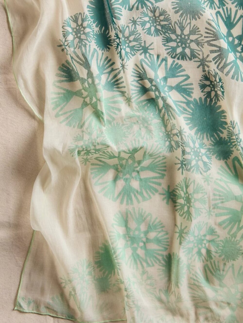 NWT Free People FP Gift Wrap Bandana in Ombre Snowflake - Picture 2 of 3